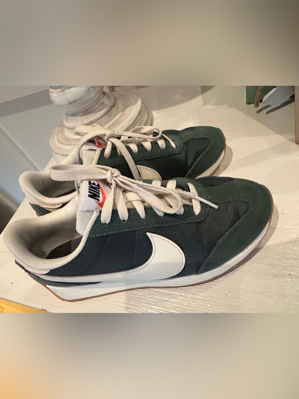 Nike women’s Pacific Sneaker - Green / Cream / size 6 - Picture 2 of 9
